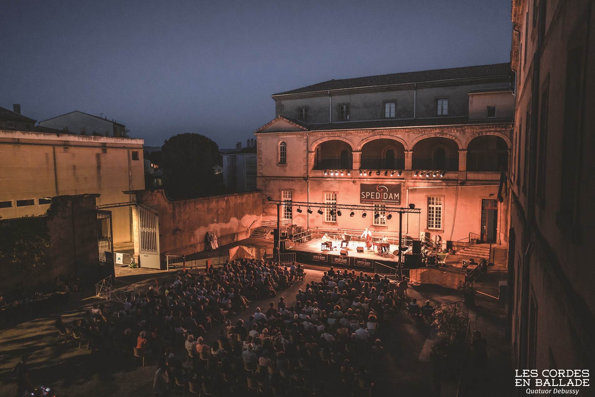 Cordes en Ballade 2022 - Photo vu d'en haut pièce de spectacle Ludovic Fremondière
