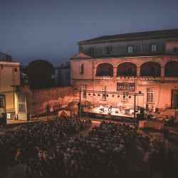 Cordes en Ballade 2022 - Photo vu d'en haut pièce de spectacle Ludovic Fremondière