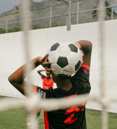 football_jeune_ballon_cage-rfstudio-pexels.jpg