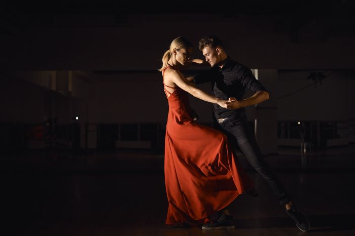 jeune-beau-couple-dansant-tango-freepik.jpg