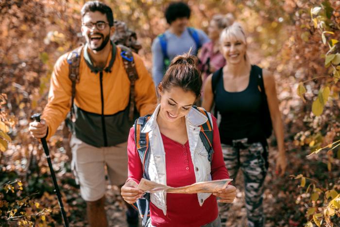 promenade-randonnee-groupe-freepik.png