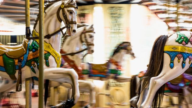 chevaux-jouet-carrousel-vintage-forain-traditionnel-freepik.jpg