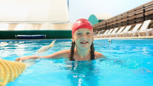 piscine-jeune-ado-freepik.jpg