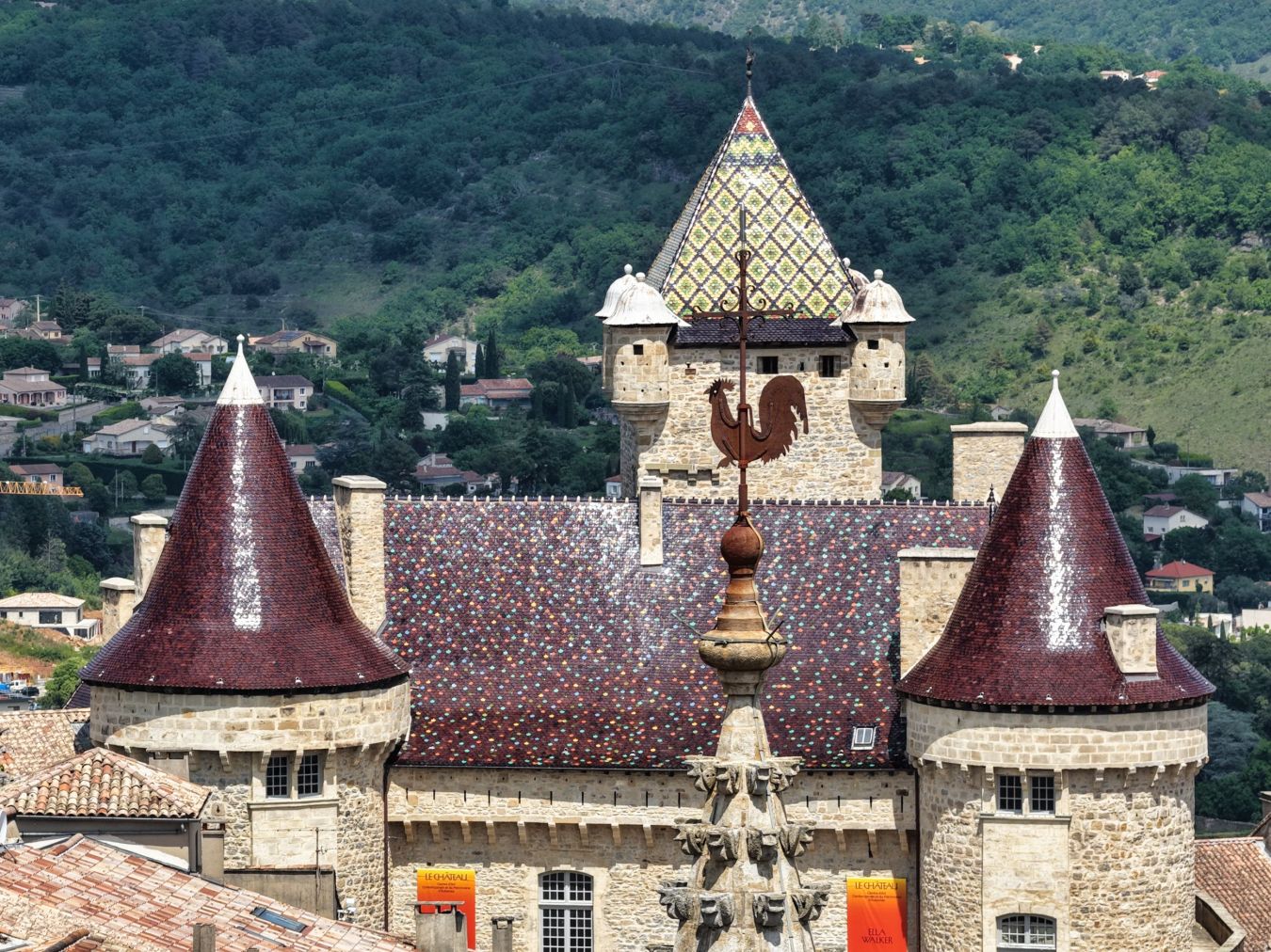 Château d'Aubenas - coq - vue drone - mai 2025.jpeg